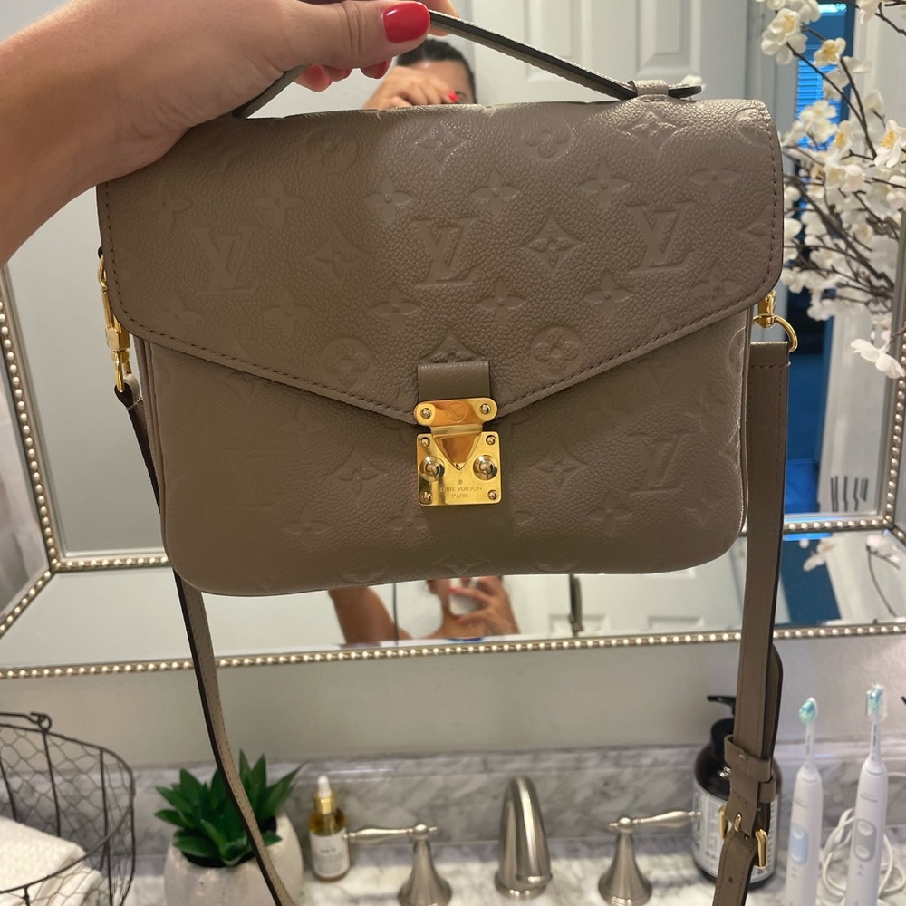 Louis Vuitton Pochette Métis